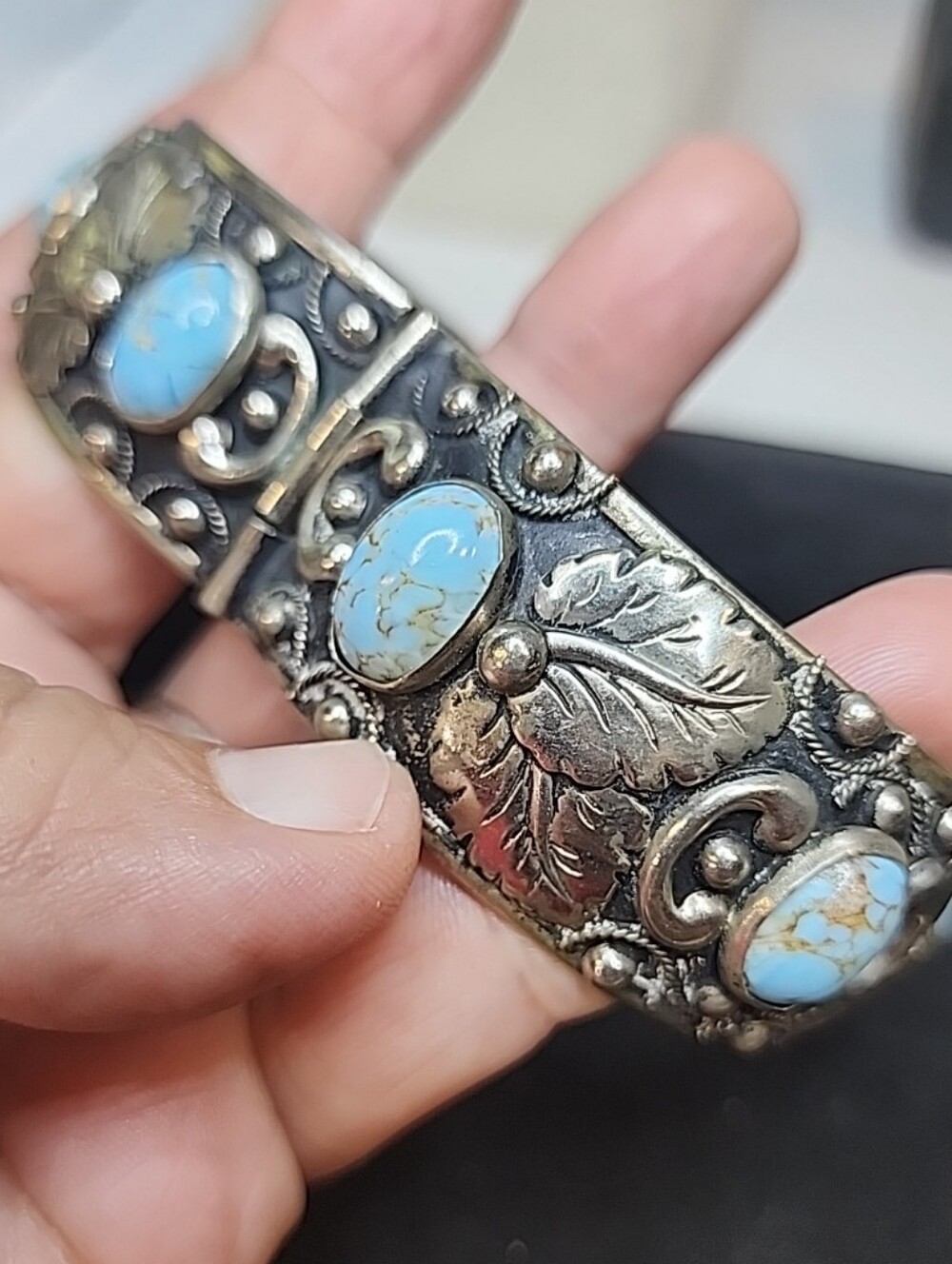 Vintage Cuff Bracelet W/Turquoise Cabochons & Silver Embossed Leafs - Picture 9 of 10